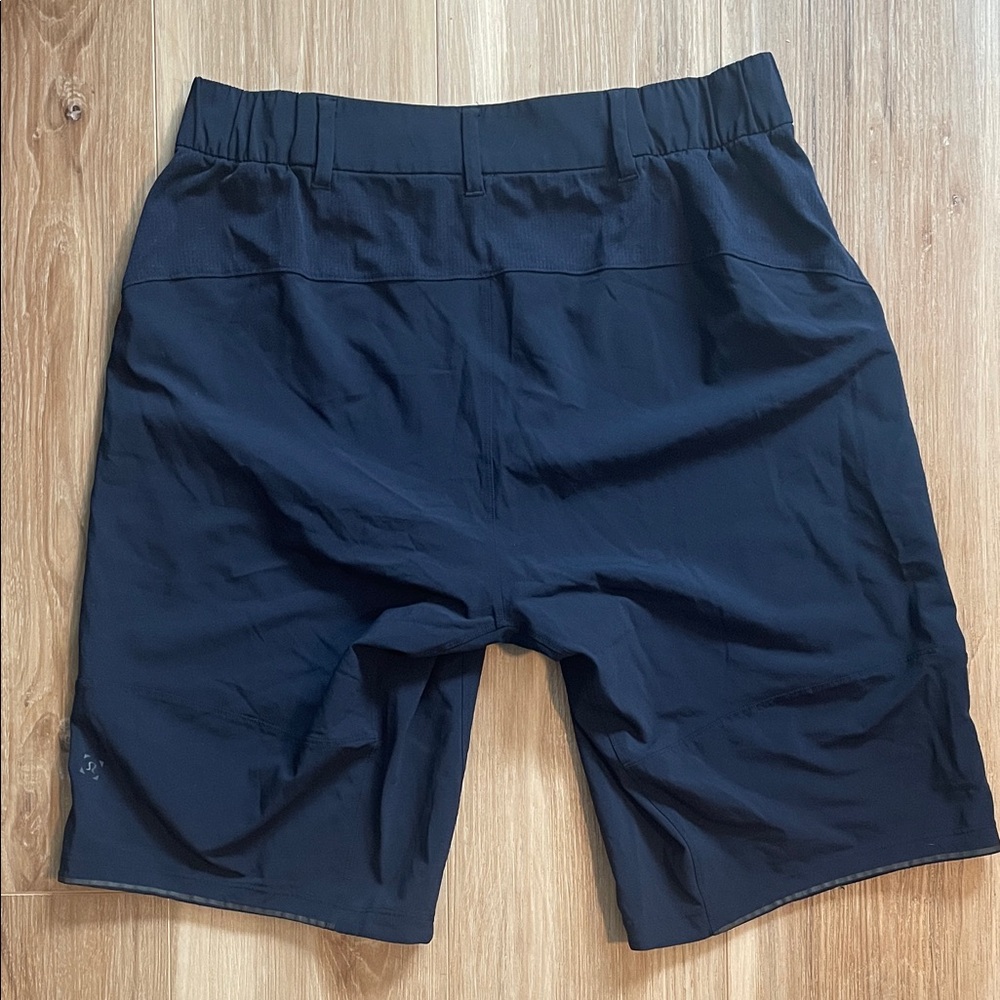 lululemon athletica Navy Athletic Hiking Shorts Men’s size 31 - Picture 2 of 4